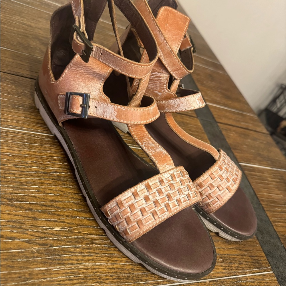 Roan Bed Stu Leather Sandals